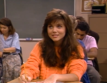 Kelly Kapowski: Unforgettable Goddess of The 90's TV Series Saved By ...